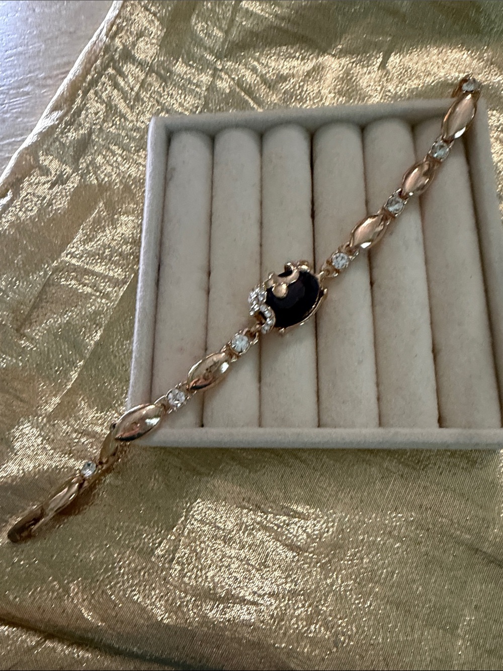 Elegant Black and Gold Women's Bracelet - Classic Chain with Black Centerpiece